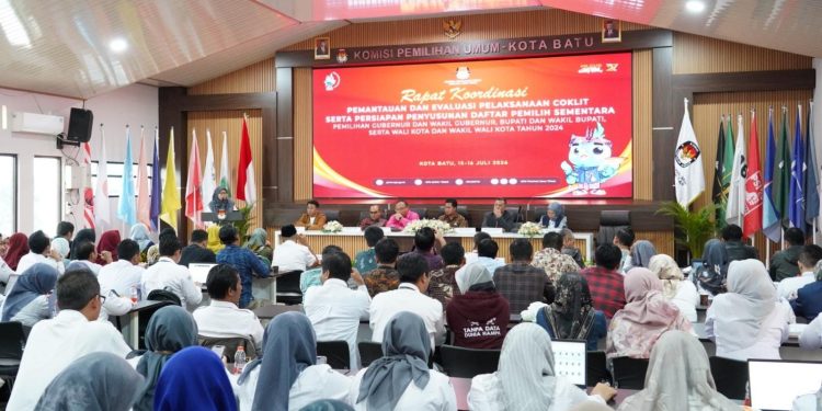 KPU saat mensosialisasikan hasil coklit Pemilih di Pilkada 2024. Foto: Azmy