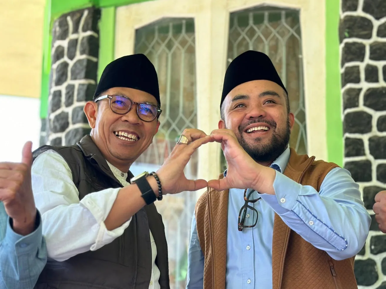 Nurochman bersama Heli Suyanto tampak mesra yang dirumorkan bakal maju bersama di Pilkada 2024 Kota Batu. Foto: Dok. Istimew