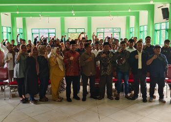 Foto bersama usai sosialisasi yang disampaikan oleh Gunawan HS. Foto: dok.