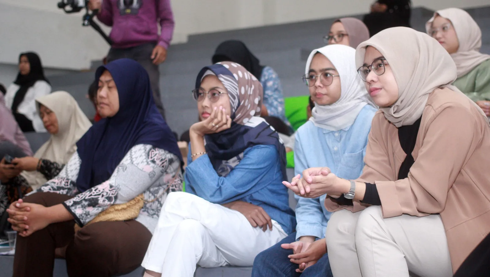 Para peserta Tugu Inspirasi Talks tampak antusias menyimak pemaparan pemateri. Foto/Rubianto