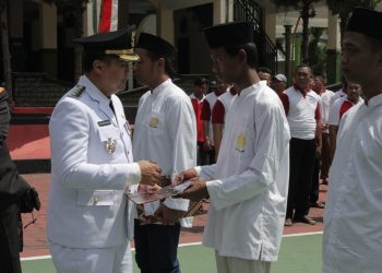 Penyerahan remisi kepada warga binaan Lapas Kelas I Malang. (Foto/dok. Prokopim Setda Kota Malang)