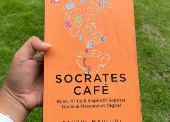 Socrates Cafe: Bijak, Kritis, & Inspiratif Seputar Masyarakat Digital, adalah panduan berharga untuk memahami kehidupan di era digital.  Foto: Lutfa Putri Valentina