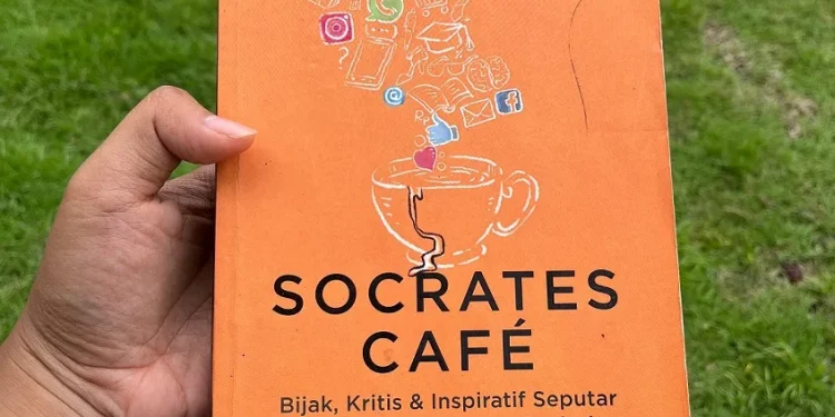 Socrates Cafe: Bijak, Kritis, & Inspiratif Seputar Masyarakat Digital, adalah panduan berharga untuk memahami kehidupan di era digital. Foto: Lutfa Putri Valentina