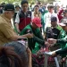 Kelompok Tani Hutan memasang batas perhutanan sosial. Foto/dok for TM