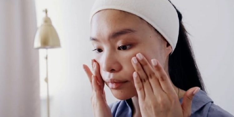 Ilustras kulit wajah tetap bermasalah meskipun menggunakan skincare paket lengkap dan mahal. Foto/Pixabay