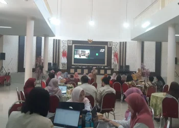 Kegiatan koordinasi teaching factory skema pengimbasan SMKN 2 Malang dengan mitra industri dan sekolah jejaring. (Foto/M Sholeh)