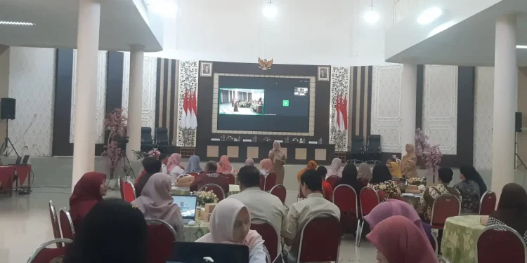 Kegiatan koordinasi teaching factory skema pengimbasan SMKN 2 Malang dengan mitra industri dan sekolah jejaring. (Foto/M Sholeh)