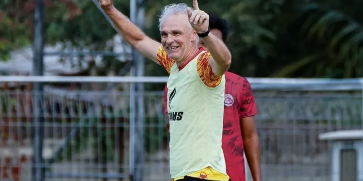 Pelatih Arema FC, Joel Cornelli sukses jawab keraguan usai persembahkan gelar juara Piala Presiden 2024./Foto: Instagram @aremafcofficial.
