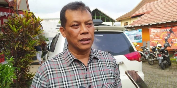 Ketua Komisi C DPRD Kota Batu Khamim Tohari menolak urgensi kebijakan penyediaan alat kontrasepsi bagi pelajar. Foto: Azmy