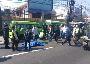 Petugas melakukan olah TKP kecelakaan di Singosari. Foto: Satlantas Polres Malang