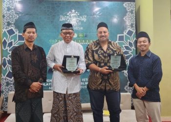 Prof Maskuri saat menjadi pembicara di Lembaga Dakwah PCINU, Darrasah, Mesir bersama pakar dari Mesir Dr. Mostafa Zahran. Foto: Dok. Unisma