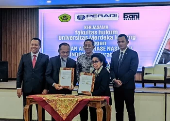 Penandatanganan kerja sama MoU antara FH UNMER dan BANI untuk pengembangan literasi hukum arbitrase. Foto: FH Unmer