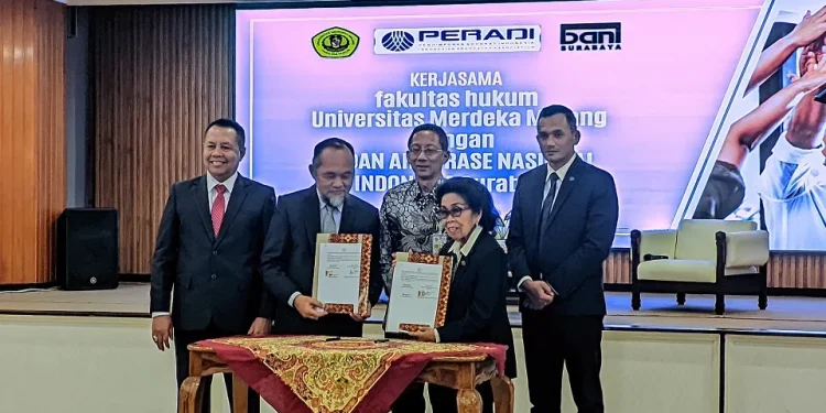Penandatanganan kerja sama MoU antara FH UNMER dan BANI untuk pengembangan literasi hukum arbitrase. Foto: FH Unmer