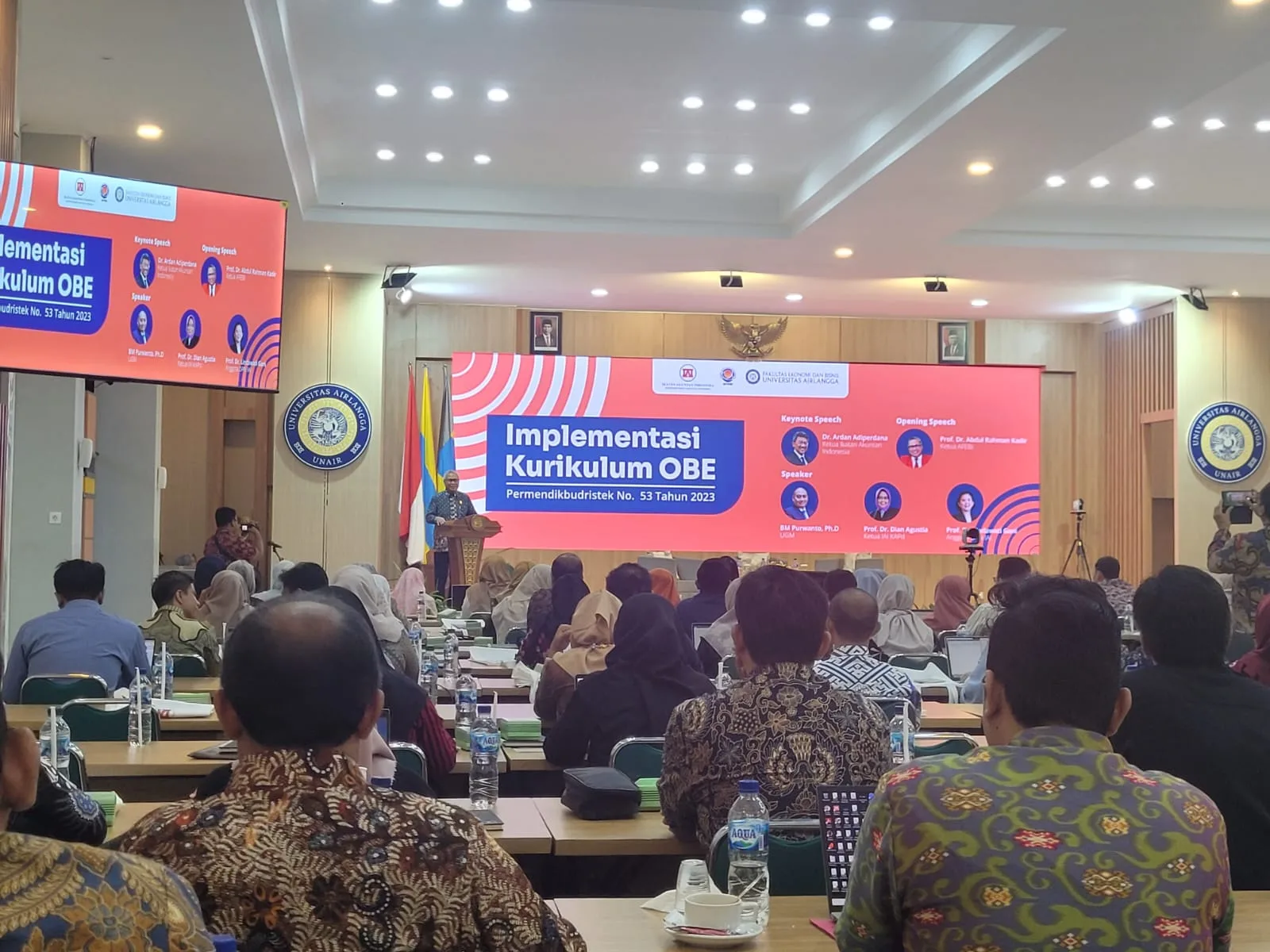 FEB Unisma hadir di kegiatan implementasi kurikulum OBE yang dilaksanakan di Kampus Fakultas Ekonomi dan Bisnis Universitas Airlangga. Foto/dok FEB Unisma