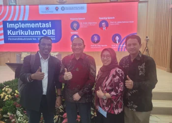 FEB Unisma hadir di kegiatan implementasi kurikulum OBE yang dilaksanakan di Kampus Fakultas Ekonomi dan Bisnis Universitas Airlangga. Foto/dok FEB Unisma