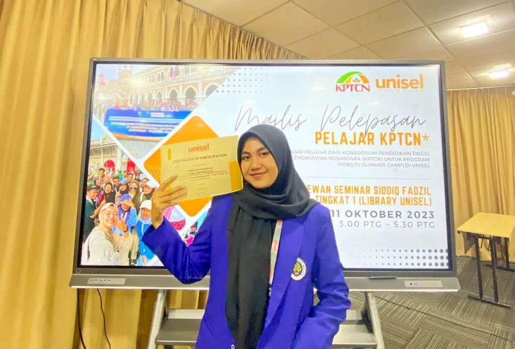 Mahasiswa Prodi S1 PGSD FIP UM, Rizky Ayu Wachdani berkarier di dunia industri digital bersama Sekolah.mu berkat pengalaman mengikuti program MSIB./Foto: dok.UM.