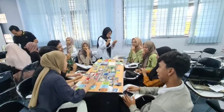 Mahasiswa Polinema yang mengikuti program bootcamp kewirausahaan mendapatkan materi games dari narasumber./Foto: dok. Polinema.