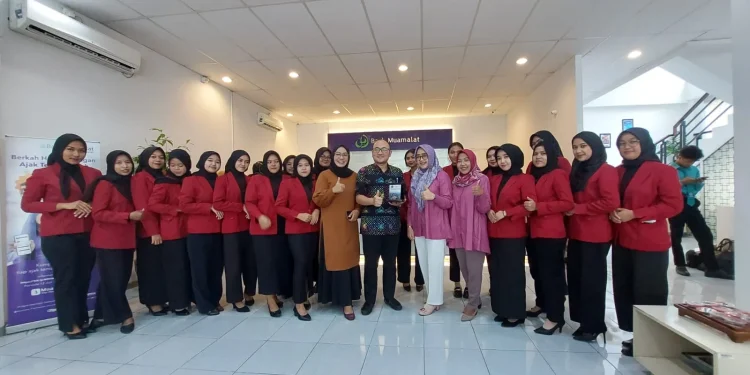 Mahasiswa dan dosen Prodi D3 Perbankan dan Keuangan Fakultas Vokasi UMM./Foto: dok. Vokasi UMM.