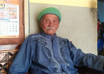 Soetarjo, gerilyawan pejuang yang masih hidup saat berkisah tentang masa perjuangan kemerdekaan Indonesia. Foto: Azmy
