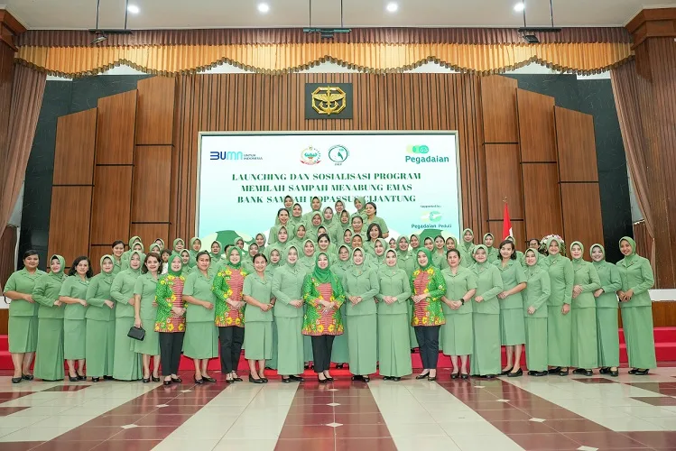 PT Pegadaian dan Persit KCK PCBS Kopassus berkolaborasi luncurkan program Bank Sampah. Foto/dok Pegadaian