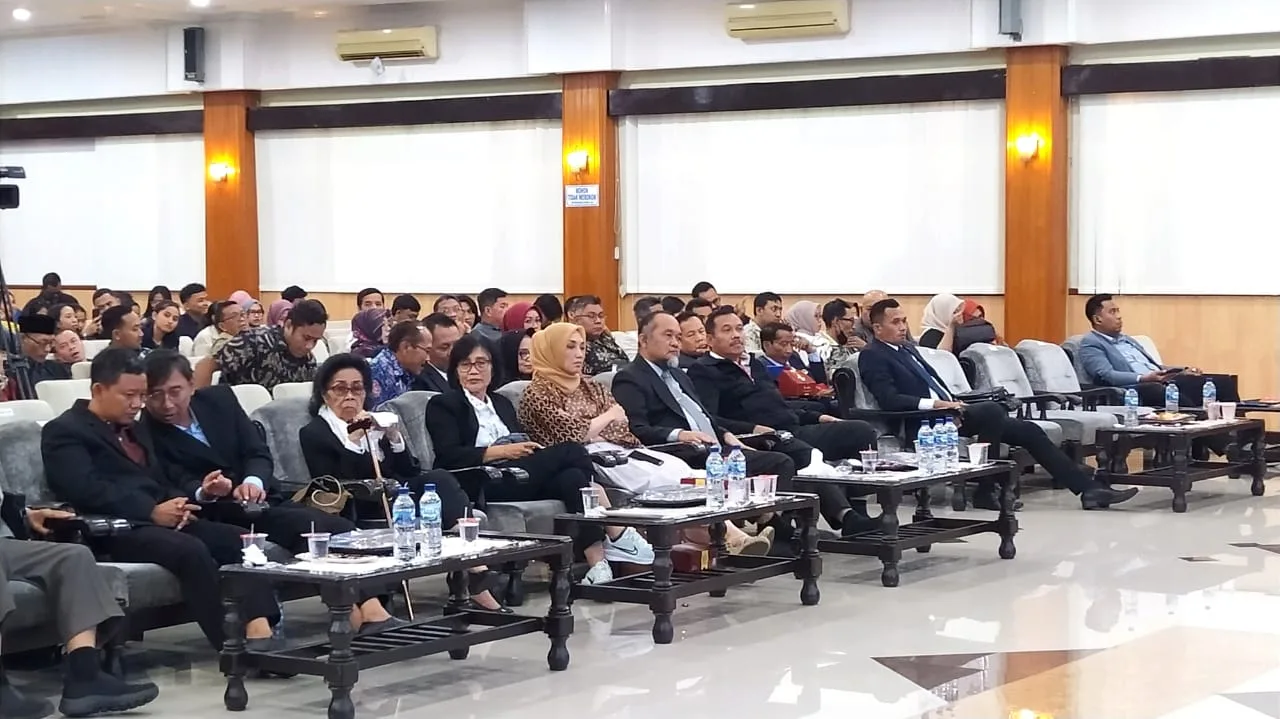 Jajaran Wakil Rektor dan Dekan di Unmer Malang saat menyimak sosialisasi arbitrase dari BANI. Foto: Azmy