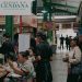 Suasana makan Mie Cendana di pasar tradisional Klojen, Kota Malang. Foto: Instagram Mie Cendana