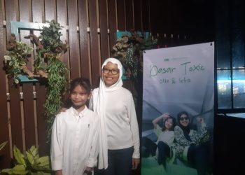 Penyanyi cilik Olle dan Icha saat mengenalkan single Dasar Toxic. (Foto/M Sholeh)
