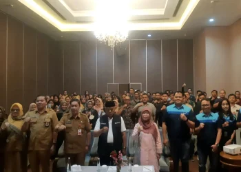 Bupati Malang, HM Sanusi saat membuka pelatihan peningkatan dan pengendalian mutu tembakau di Grand Miami Hotel, Malang. (Foto/M Sholeh)