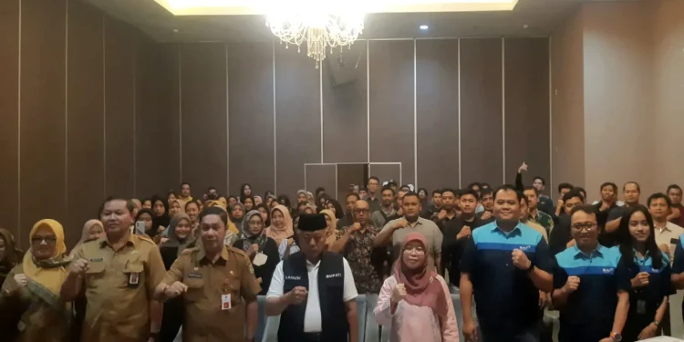 Bupati Malang, HM Sanusi saat membuka pelatihan peningkatan dan pengendalian mutu tembakau di Grand Miami Hotel, Malang. (Foto/M Sholeh)