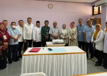 Abah Gunawan-Dokter Umar dan Sanusi-Lathifah Shohib bertemu saat menjalani tes kesehatan di RSSA. Foto: dok.