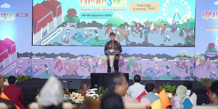 Pj Wali Kota Batu Aries Agung Paewai saat membuka Business Matching #2 untuk membangun kemandirian ekonomi daerah. Foto: Prokopim KWB