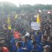 Ribuan massa kepung DPRD Kota Malang dalam aksi demo soal UU Pilkada. Foto/Sholeh