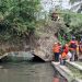 Bocah hanyut di sungai