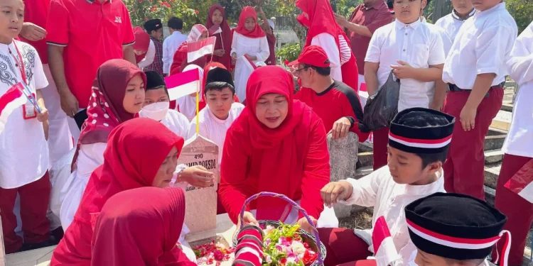 Ziarah ke Makam Pahlawan