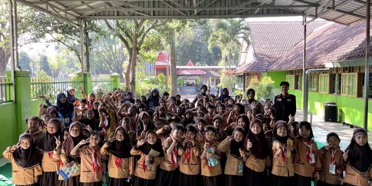 UMM,Anti Bullying,Mahasiswa PMM UMM - Mahasiswa PMM UMM Kampanyekan Anti Bullying Keliling Sekolah di Malang
