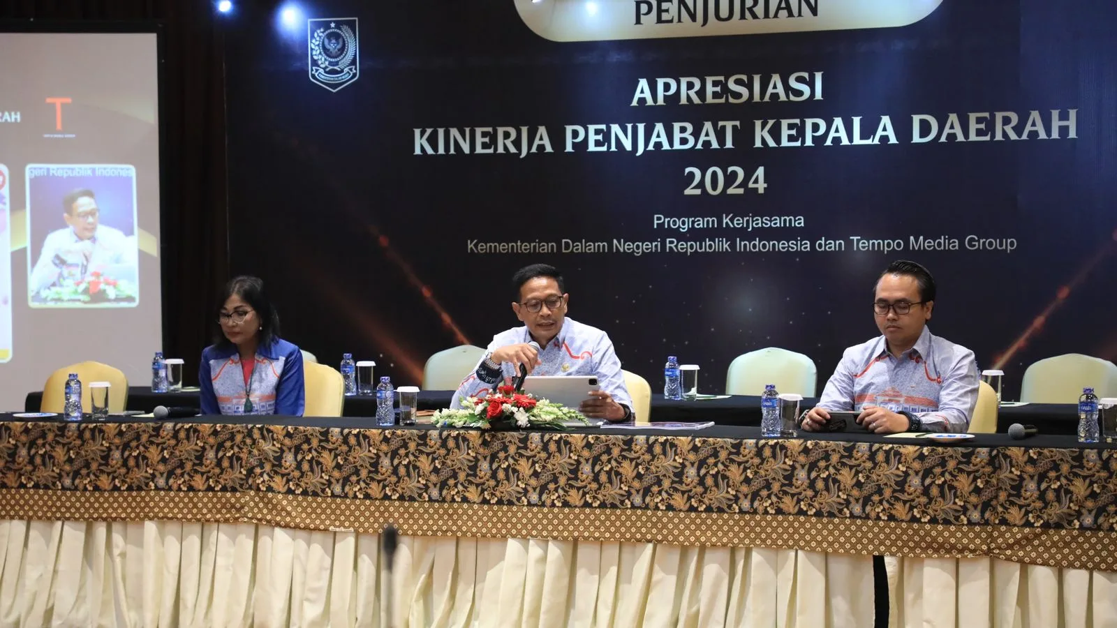 Pj Wali Kota Malang, Wahyu Hidayat, memaparkan program strategis Kota Malang di hadapan para dewan juri. (Foto/dok. Prokopim Setda Kota Malang)