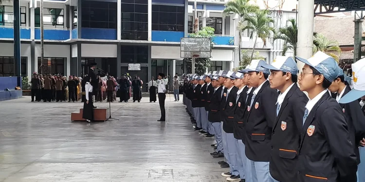 Semarak puncak peringatan Hari Kemerdekaan RI ke-79 di SMKN 2 Malang. /Foto: Tugumalang.id/Bagus Rachmad Saputra.