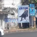 Reklame bergambar Abah Anton yang duduk jigang di jalan protokol Kota Malang. Dia akan maju di Pilkada Kota Malang. (Foto/M Sholeh)