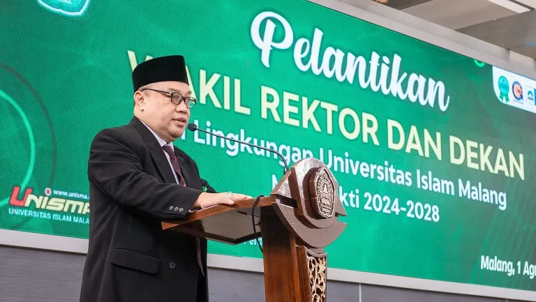 Rektor Unisma, Prof. Drs. H. Junaidi Mistar, M.Pd,Ph.D, saat sesi sambutan pada prosesi pelantikan jajaran Wakil Rektor dan Dekan Unisma periode 2024-2028. Foto: Unisma