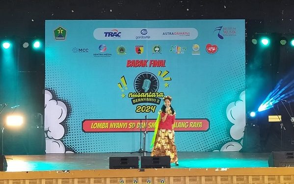 Penampilan para peserta di babak final Nusantara Bernyanyi 2. (Foto/M Sholeh)