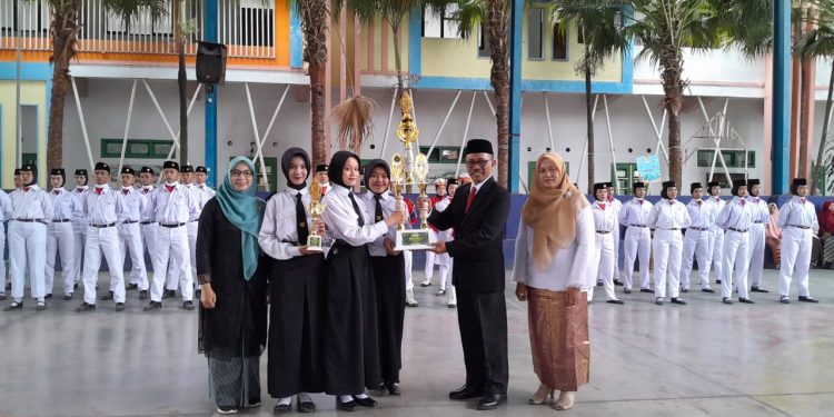 Di tengah semarak peringatan HUT RI ke-79, siswa SMKN 2 Malang sukses raih banyak prestasi. /Foto: Tugumalang.id/Bagus Rachmad Saputra.