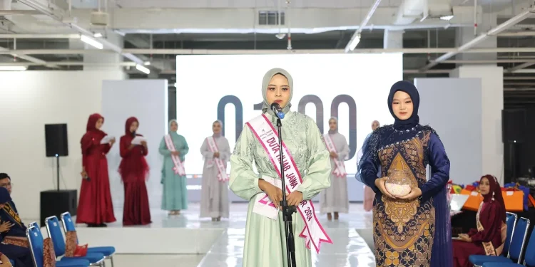 Mahasiswi Al-Qolam Malang raih top 7 Miss Hijab Jawa Timur 2024. Foto/Risa F Ummah