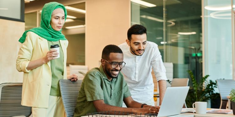 Kriteria pemimpin ideal menurut pandangan Rasulullah SAW sebagai referensi sebelum memilih sosok pemimpin. Foto: Pexels.com/Edmond Dantes.
