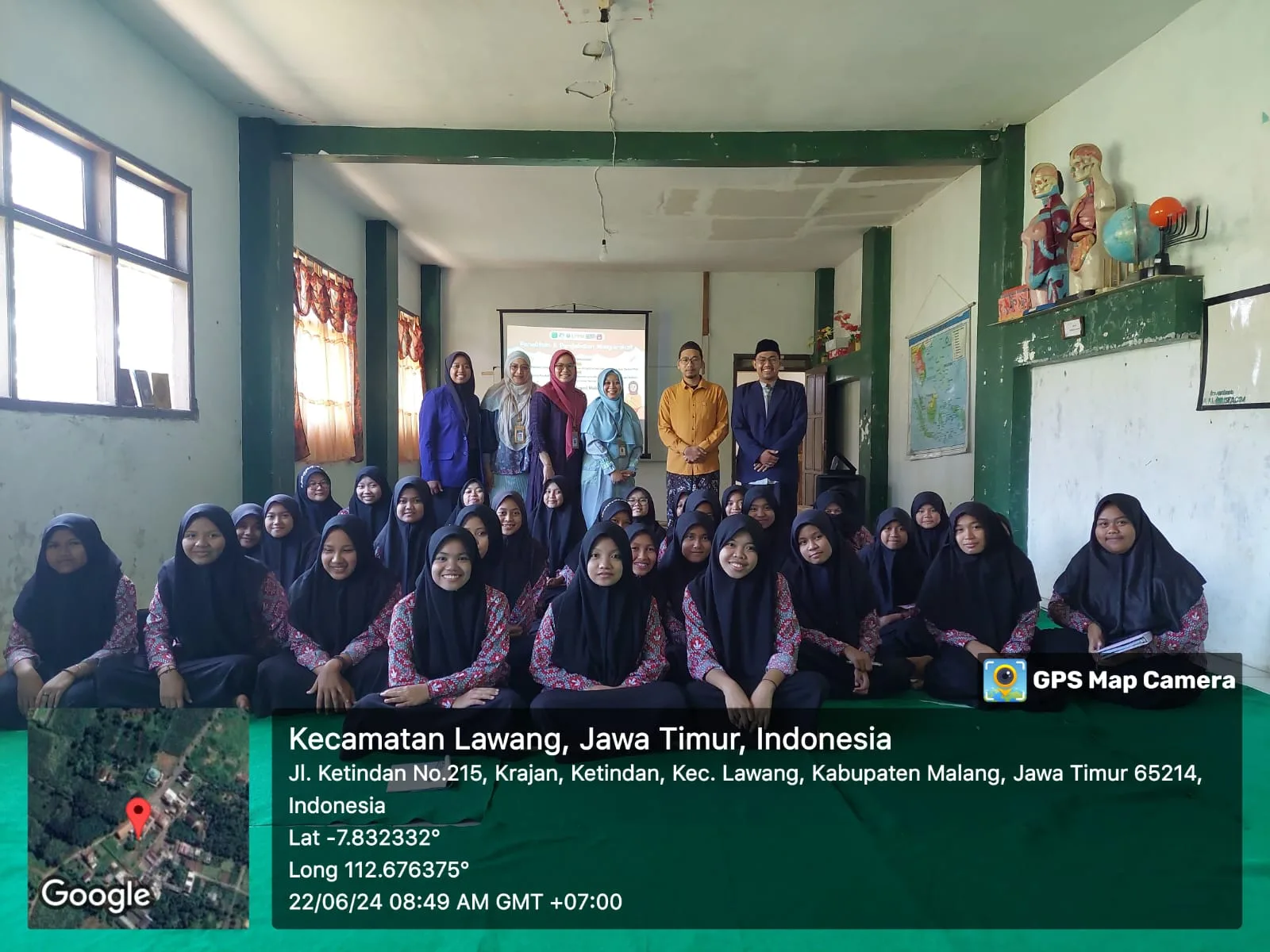 Kegiatan pengabdian masyarakat dosen FK UM di Pondok Pesantren Al Mustaqim, Kecamatan Lawang, Kabupaten Malang. Foto/dok FK UM