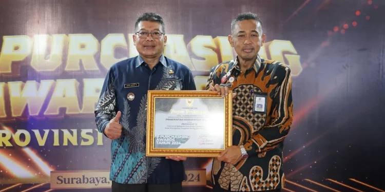 Penghargaan e-Purchasing Awards 2024 yang diterima Pemkab Malang. Foto: Pemkab Malang