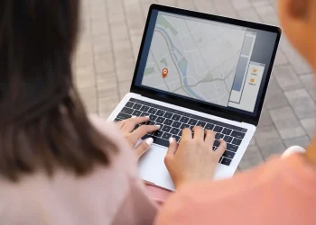 Ilustrasi laman Google Maps penipuan nomor kontak palsu. (Foto/dok.)