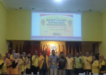 Ketua DPD Partai Golkar Kota Malang, Sofyan Edi Jarwoko saat menerima kehadiran Wahyu-Ali. (Foto/M Sholeh)