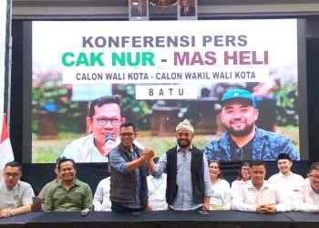 Nurochman dan Heli Suyanto mendeklarasikan diri secara resmi untuk maju sebagai pasangan calon di Pilwali Kota Batu 2024. Foto: Azmy