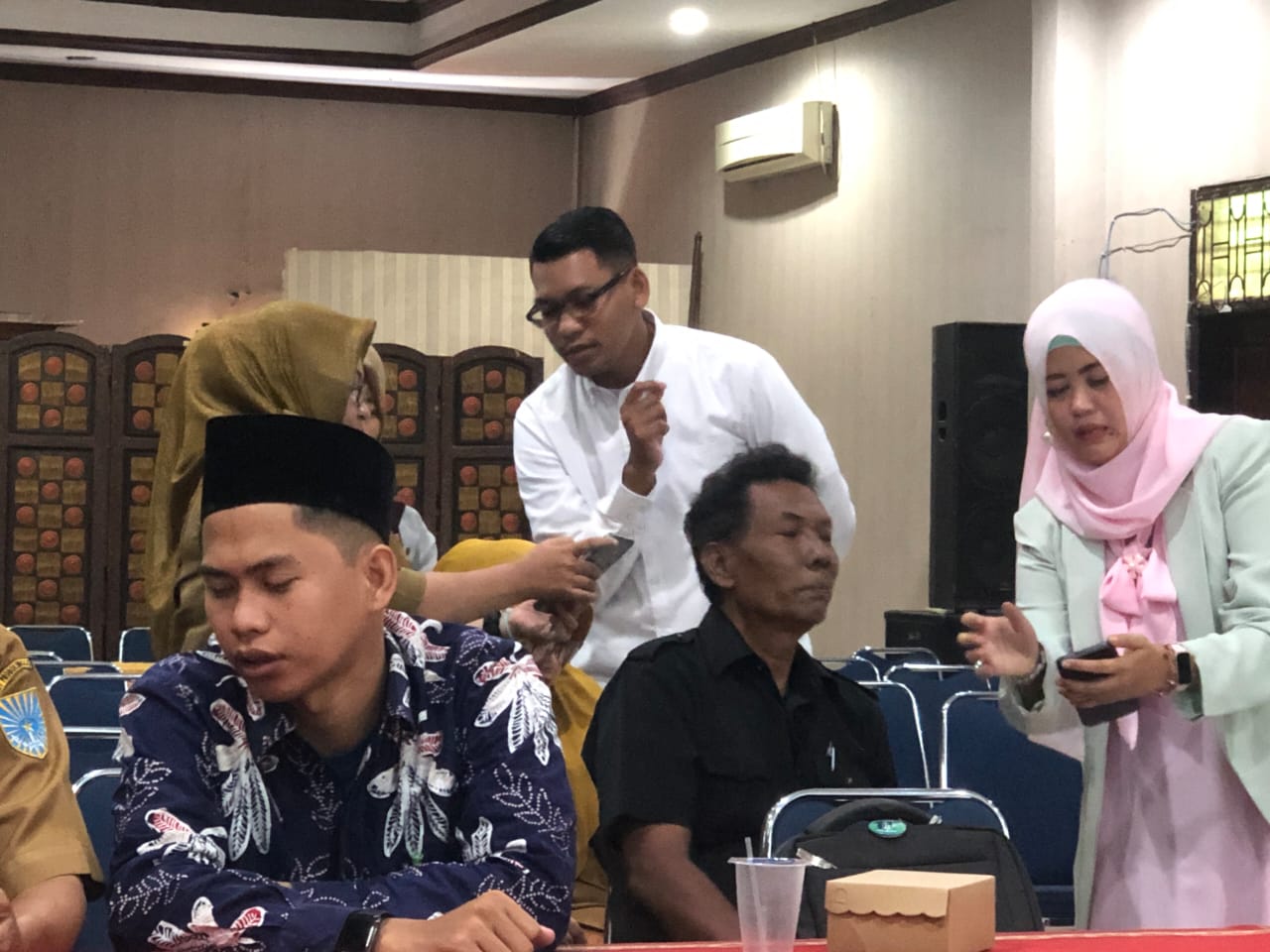 Kegiatan pendampingan praktik pembuatan website melalui aplikasi Canva bagi Kepala TU jenjang SMP di Kota Probolinggo./Foto: Tim Dosen Administrasi Pendidikan UM.