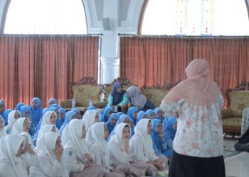 Pemberian materi oleh tim. Foto/Dokumentasi tim abdimas